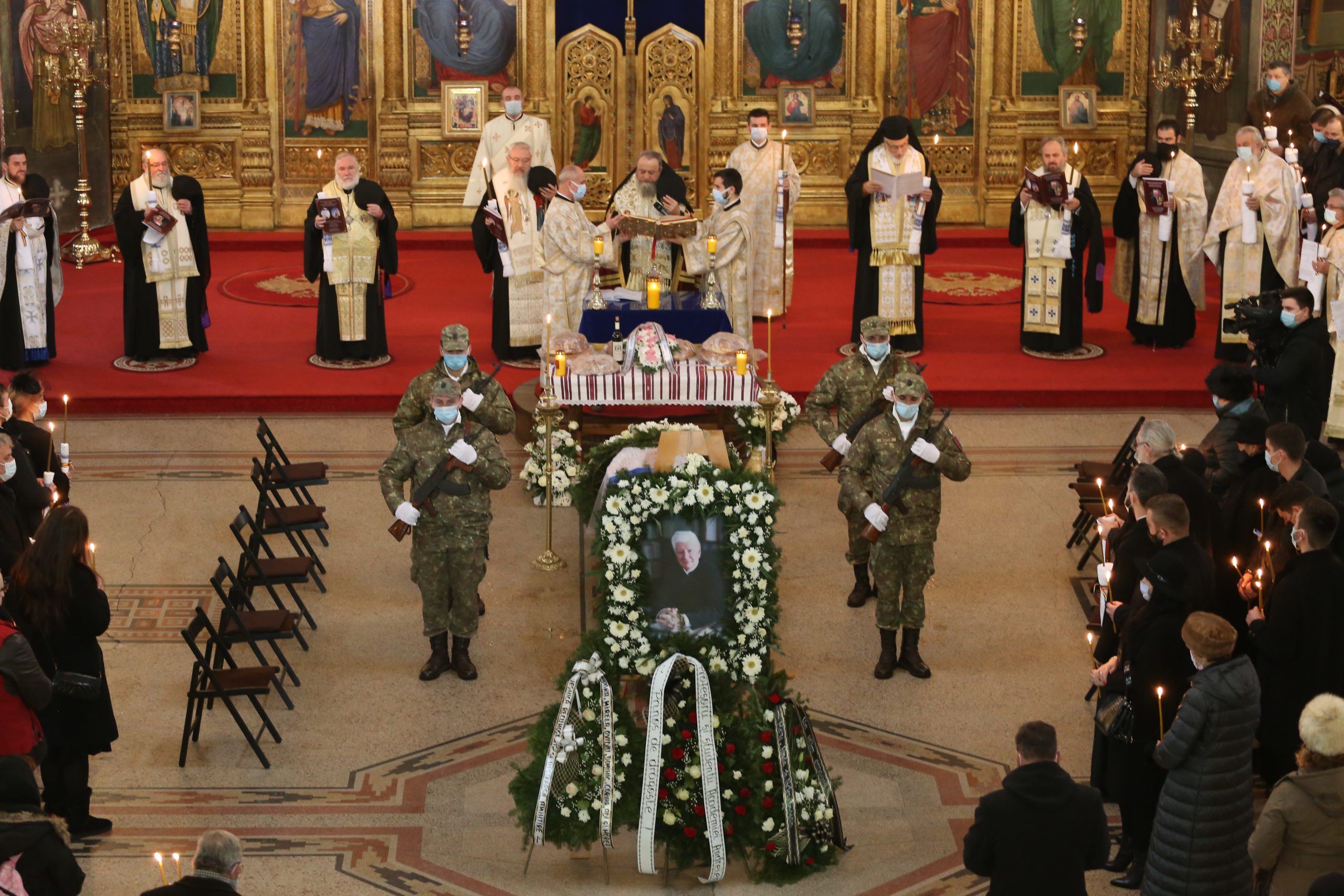 Părintele academician Mircea Păcurariu a fost condus pe drumul veșniciei