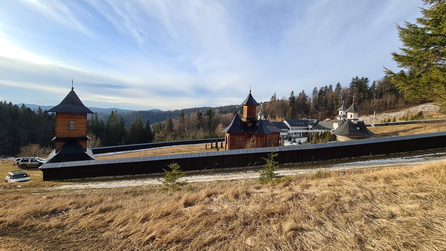 PS Părinte Damaschin, la mănăstirea cu rânduială athonită „Sfântul Daniil Sihastrul”: „Mântuirea nu se obține ușor”