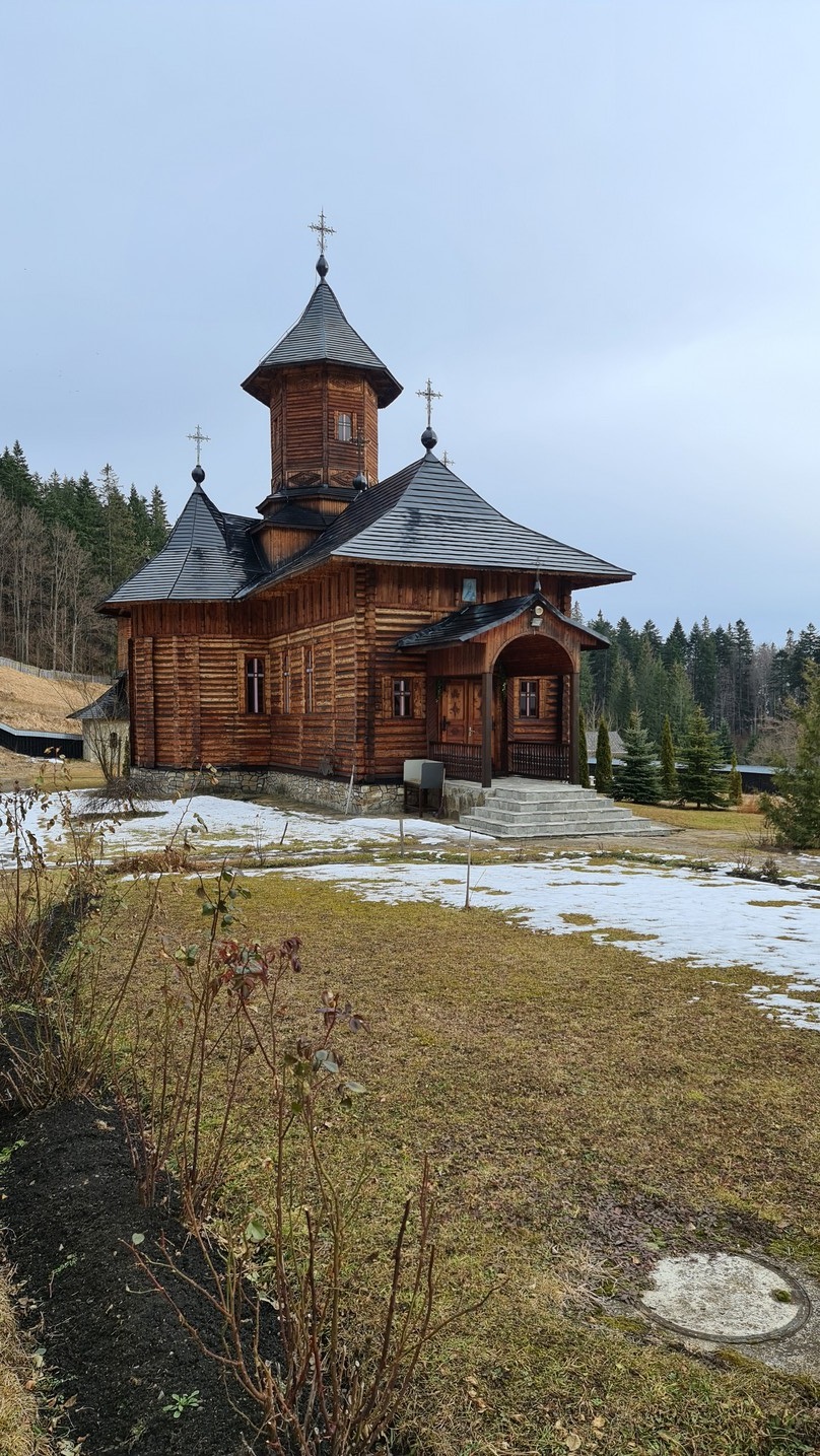 PS Părinte Damaschin, la mănăstirea cu rânduială athonită „Sfântul Daniil Sihastrul”: „Mântuirea nu se obține ușor”