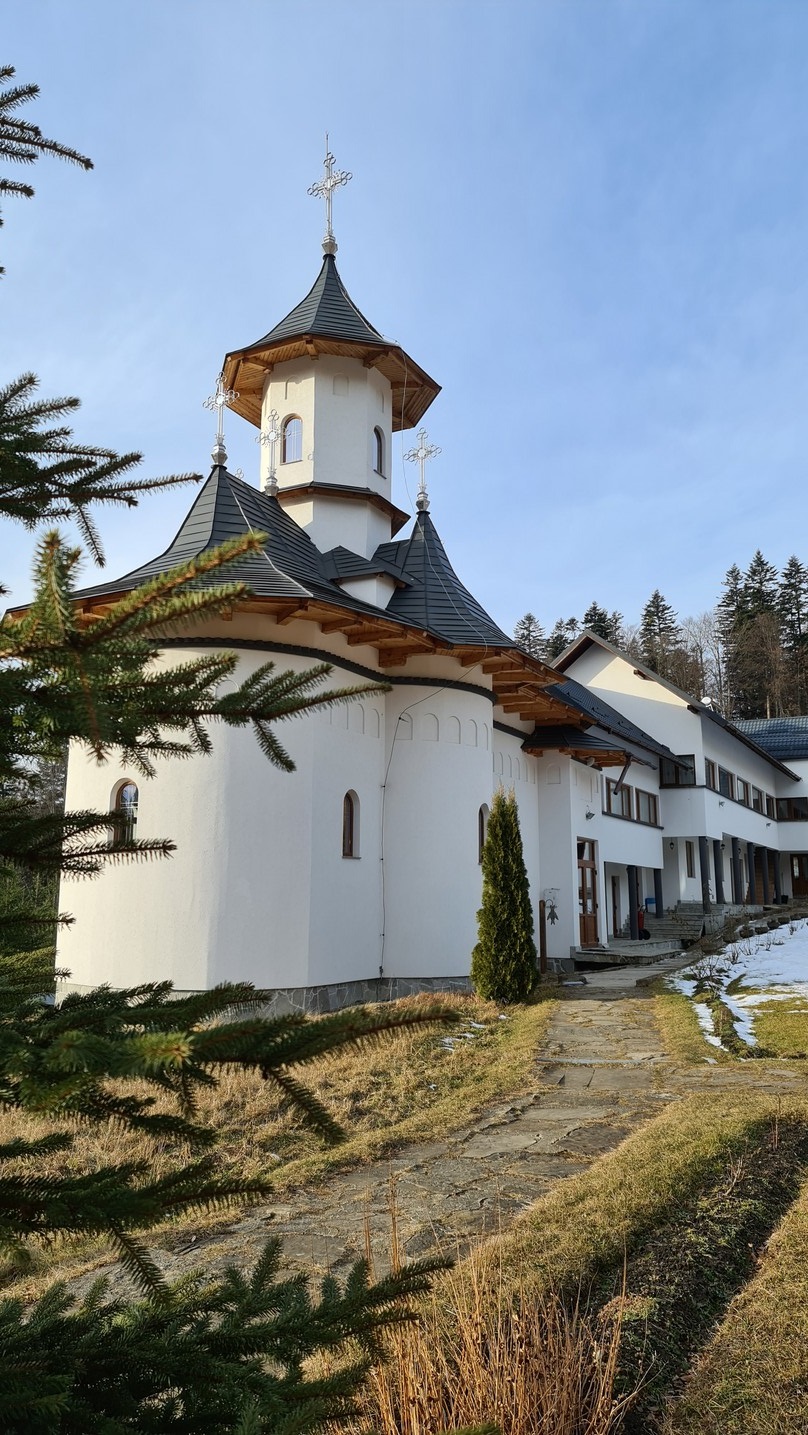 PS Părinte Damaschin, la mănăstirea cu rânduială athonită „Sfântul Daniil Sihastrul”: „Mântuirea nu se obține ușor”