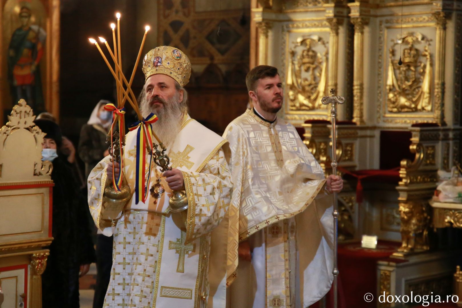 foto: Flavius Popa Părintele Mitropolit Teofan a slujit la Iași prima Sfântă Liturghie din noul an
