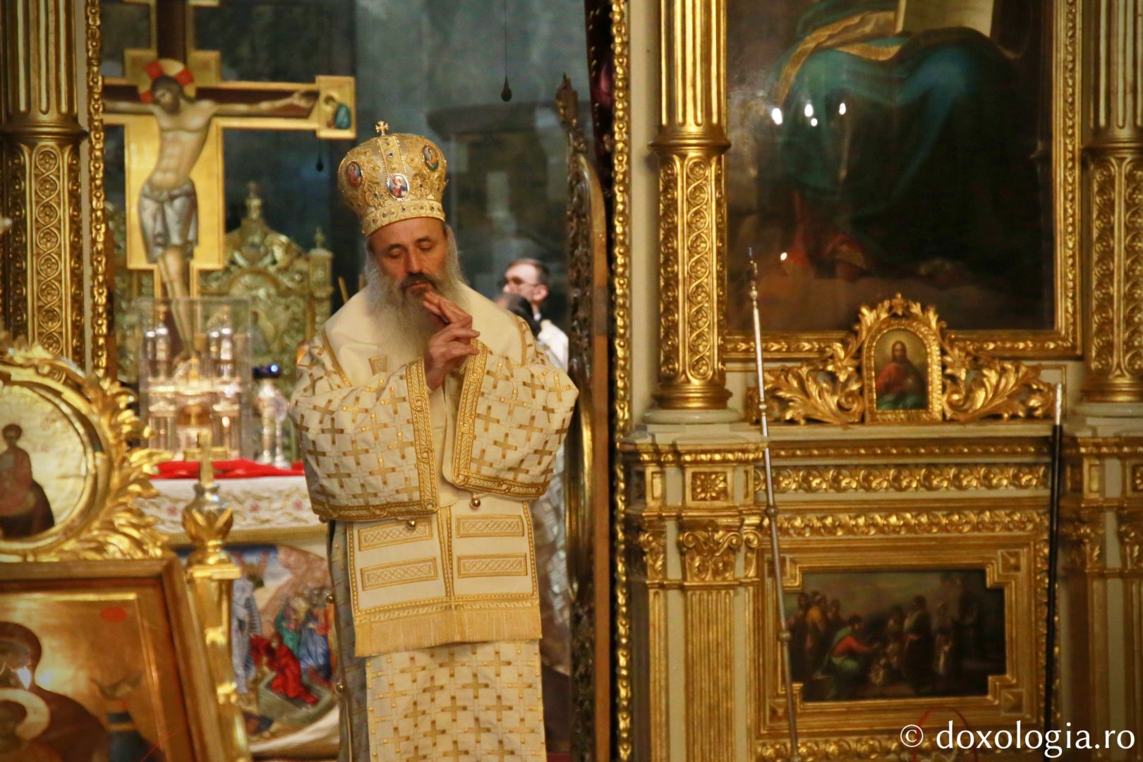 foto: Flavius Popa Părintele Mitropolit Teofan a slujit la Iași prima Sfântă Liturghie din noul an