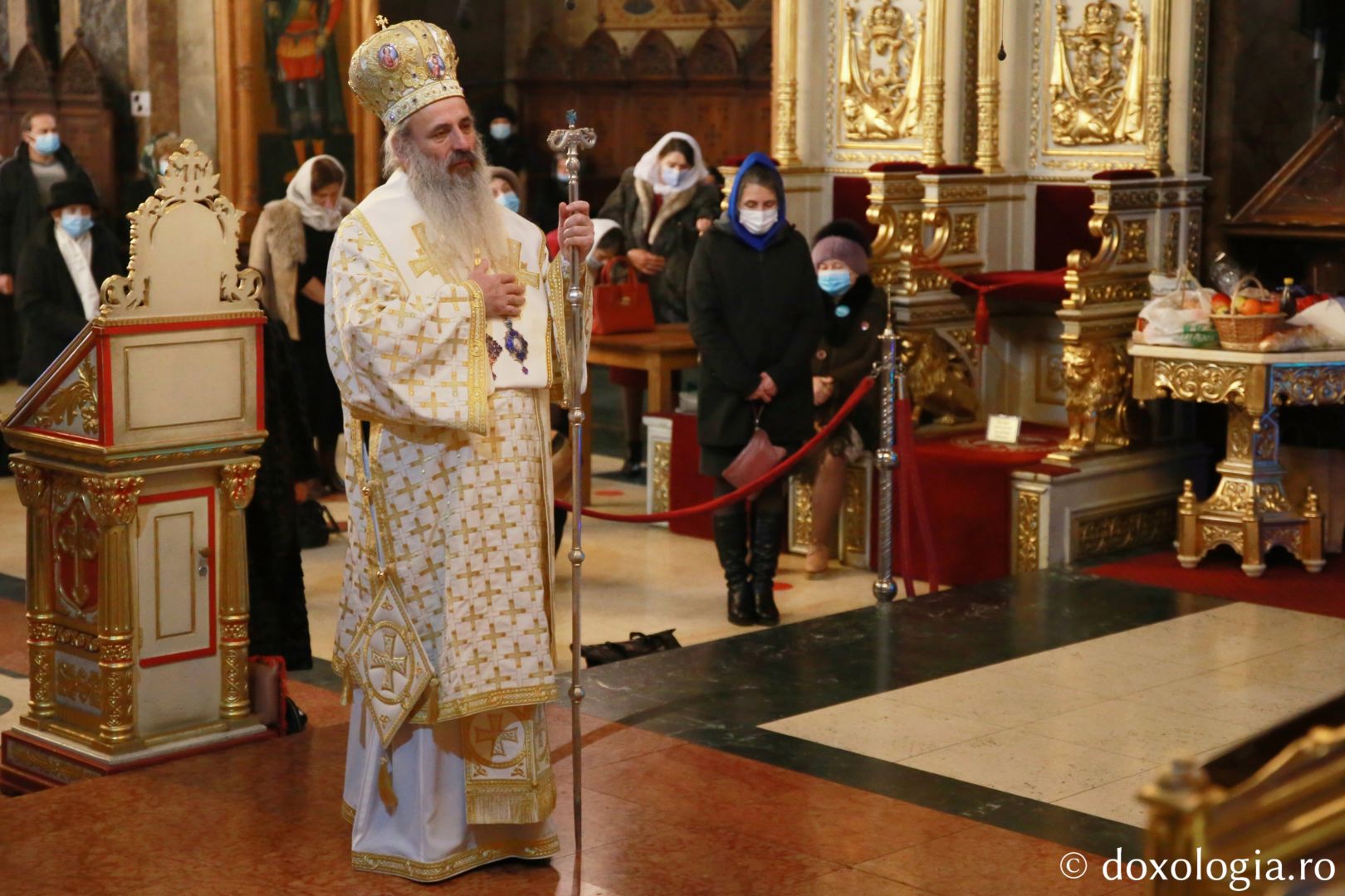 foto: Flavius Popa Părintele Mitropolit Teofan a slujit la Iași prima Sfântă Liturghie din noul an