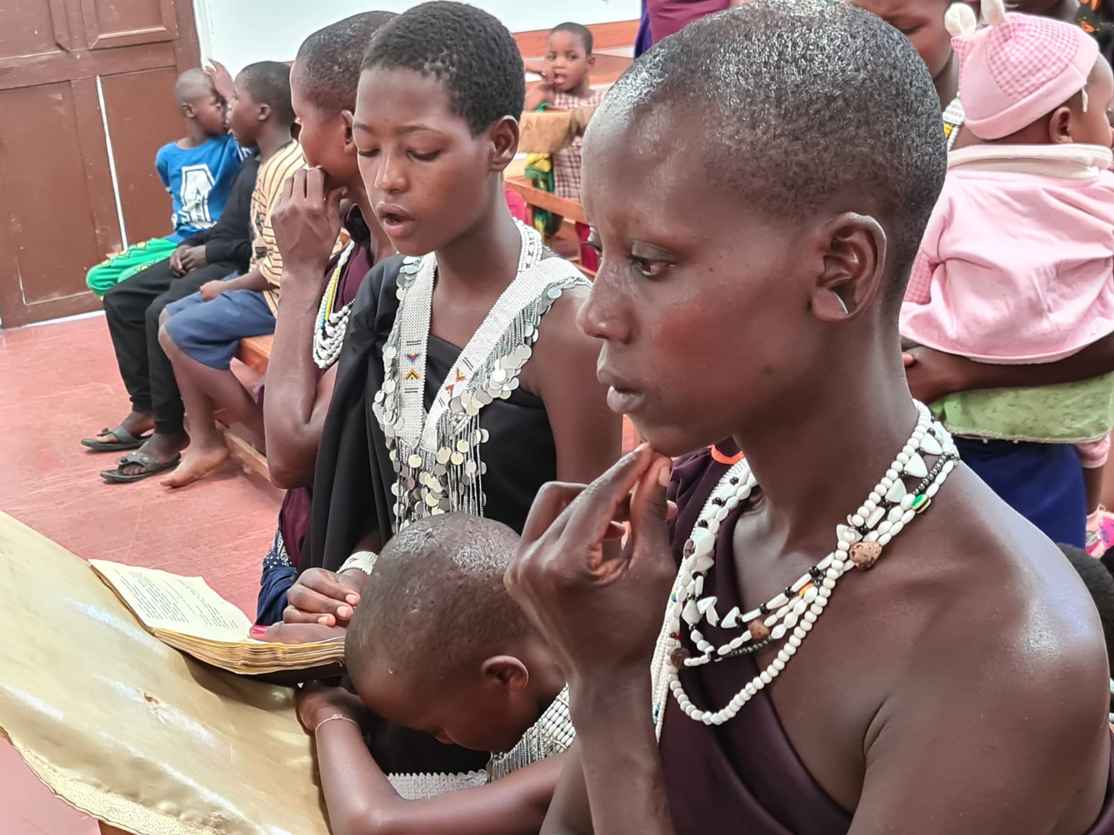 Povestiri din liniștea și din taina massailor