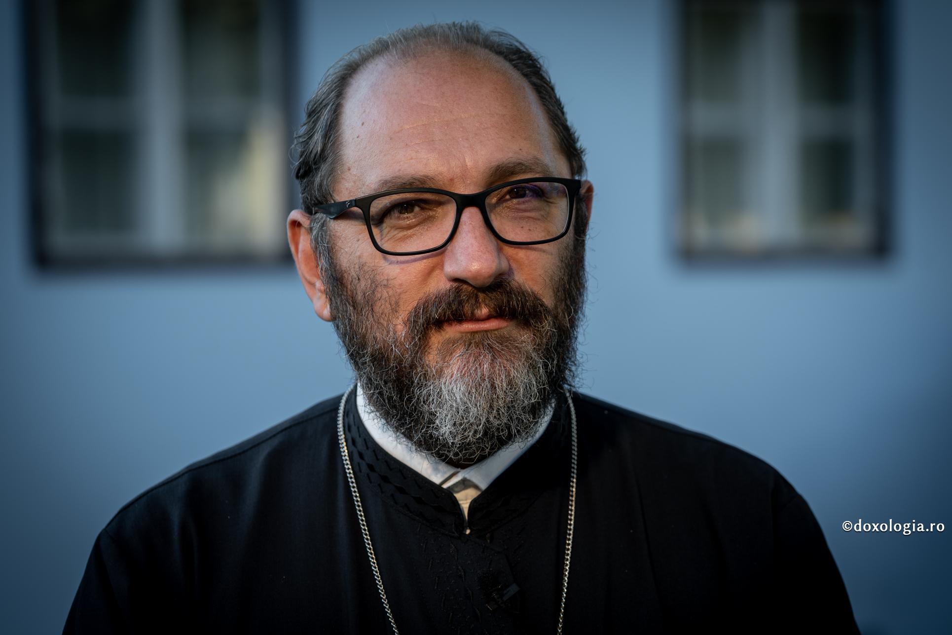 (Video) „Aș picta pe câțiva dintre bolnavii de cancer pe pereții bisericilor” – Pr. Constantin Necula