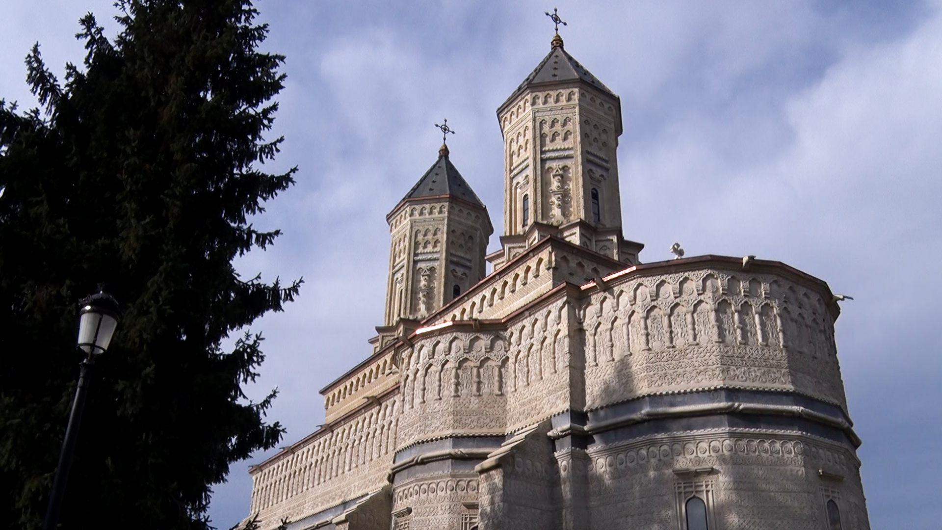 (Video) Mănăstirea „Sfinții Trei Ierarhi” din Iași și-a cinstit ocrotitorii