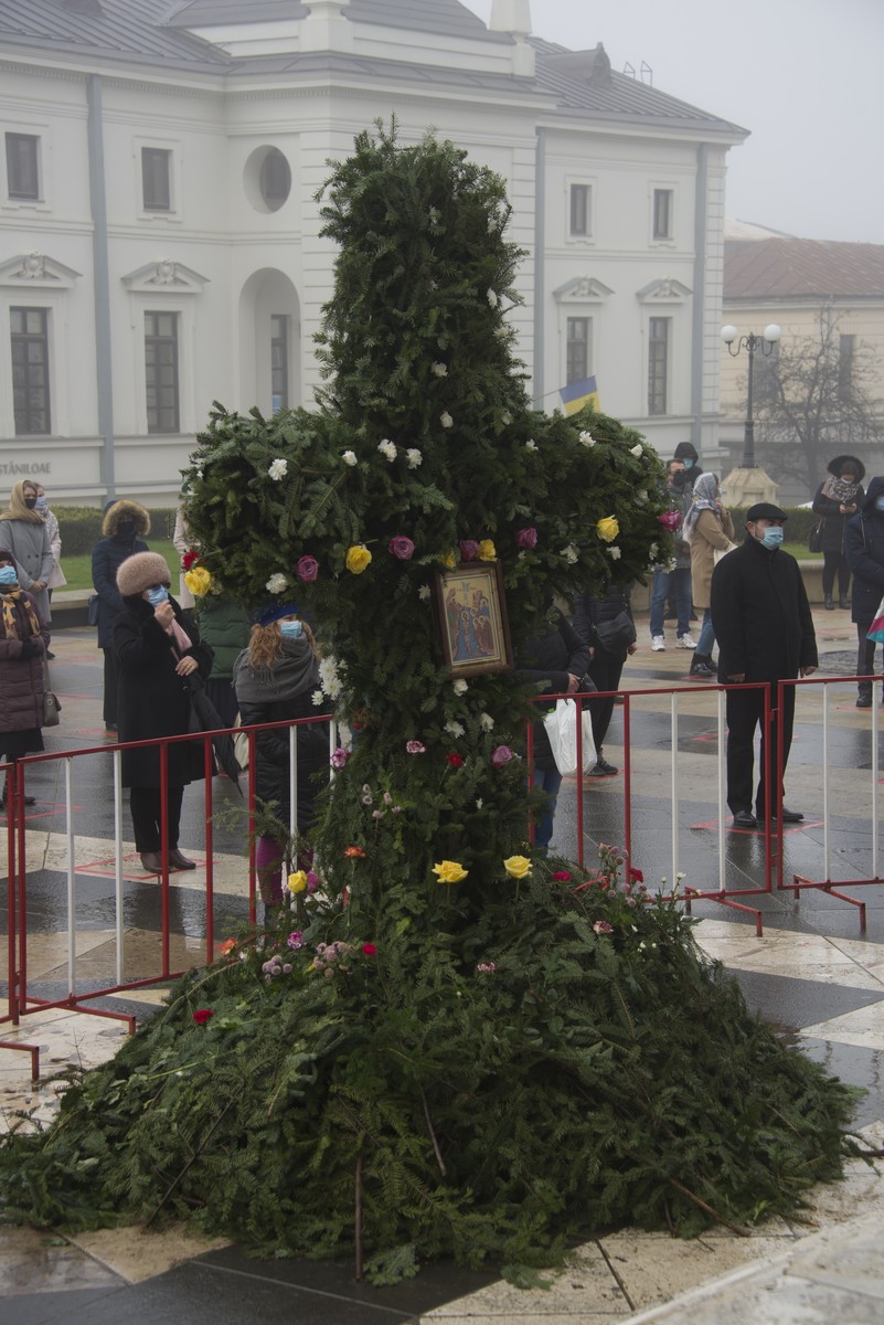 IPS Mitropolit Teofan, la slujba Bobotezei: „Se cuvine a nu ceda, a nu abandona lupta, a nu ne pierde curajul, și, Doamne ferește, a nu deznădăjdui”