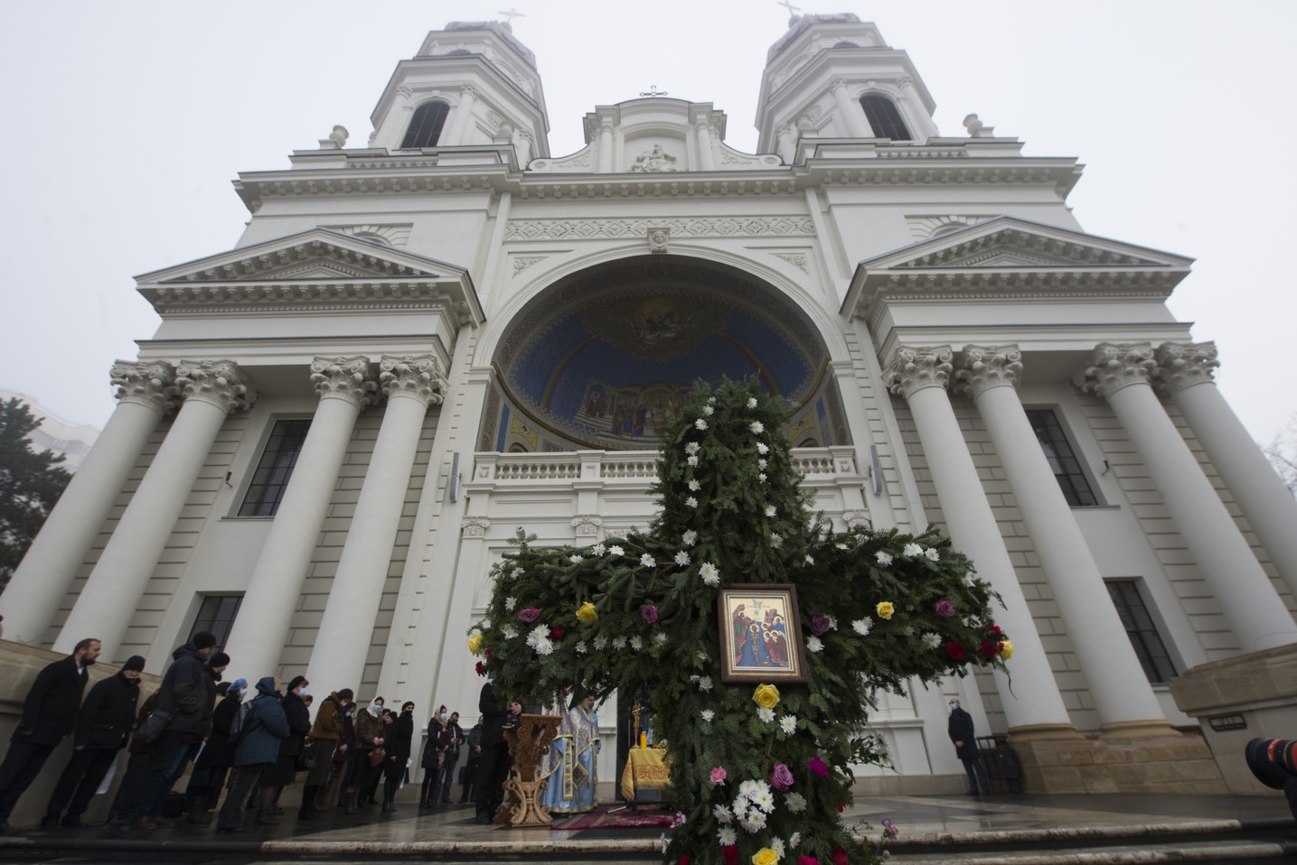 IPS Mitropolit Teofan, la slujba Bobotezei: „Se cuvine a nu ceda, a nu abandona lupta, a nu ne pierde curajul, și, Doamne ferește, a nu deznădăjdui”