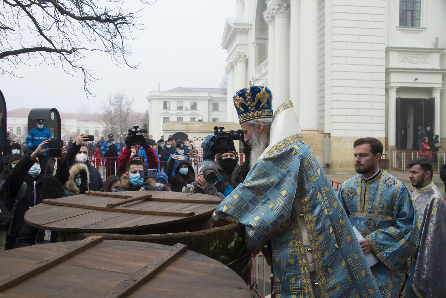 IPS Mitropolit Teofan, la slujba Bobotezei: „Se cuvine a nu ceda, a nu abandona lupta, a nu ne pierde curajul, și, Doamne ferește, a nu deznădăjdui”