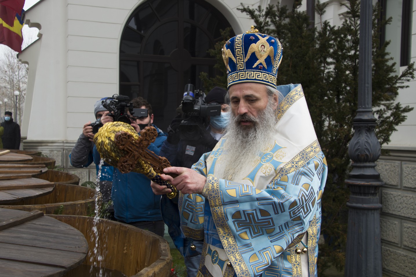 IPS Mitropolit Teofan, la slujba Bobotezei: „Se cuvine a nu ceda, a nu abandona lupta, a nu ne pierde curajul, și, Doamne ferește, a nu deznădăjdui”