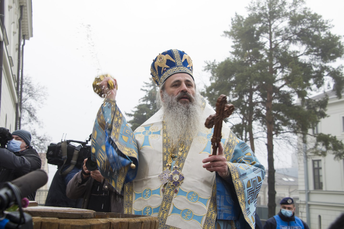 IPS Mitropolit Teofan, la slujba Bobotezei: „Se cuvine a nu ceda, a nu abandona lupta, a nu ne pierde curajul, și, Doamne ferește, a nu deznădăjdui”