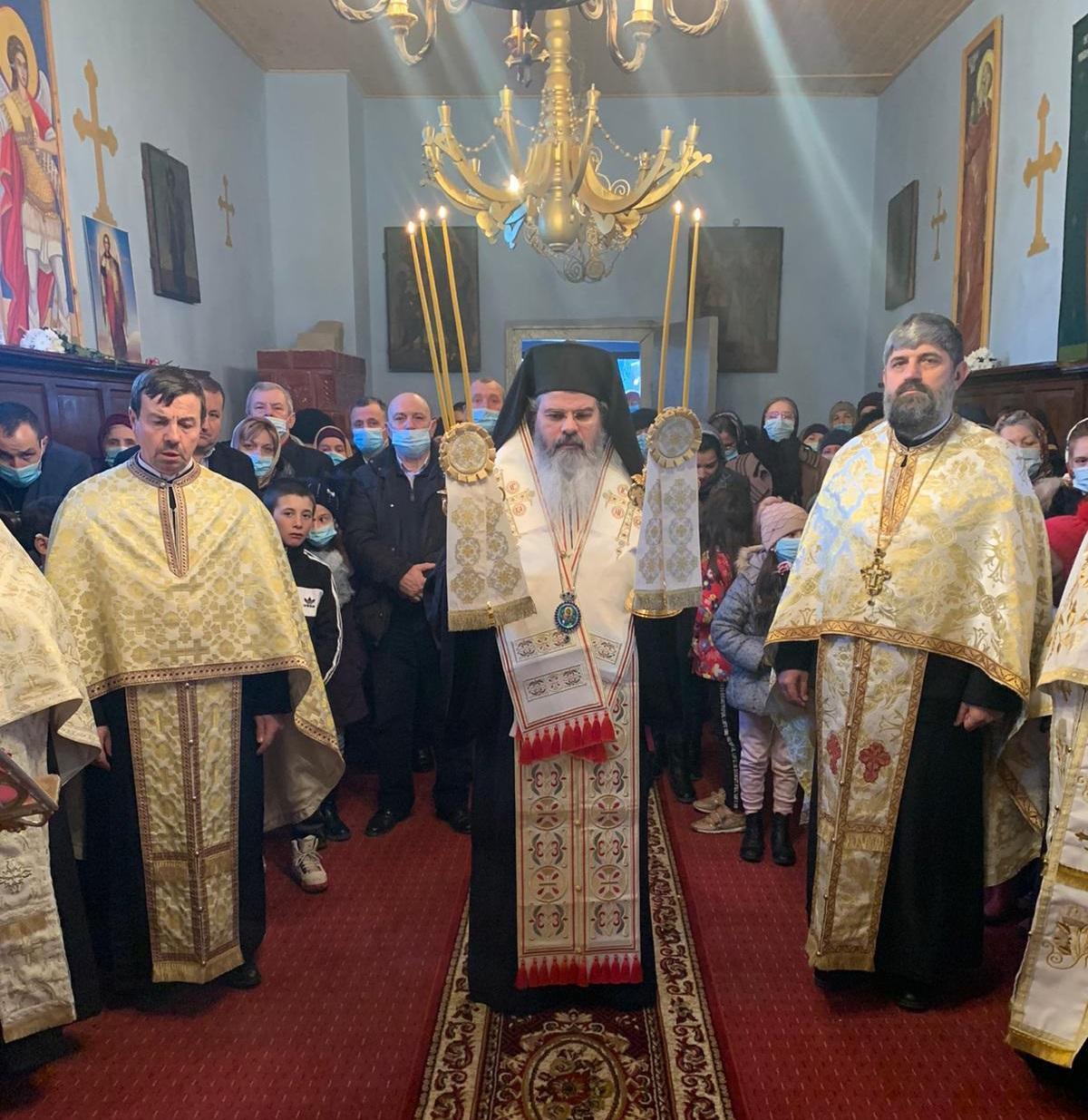 PS Ignatie: „Sfinții Trei Ierarhi au apărat Treimea, pentru că ei apărau comuniunea. Astăzi găsim dezbinare foarte multă, atât în societate, cât și în familie. Avem nevoie să ne ancorăm în Dumnezeu, modelul nostru de comuniune desăvârșită”