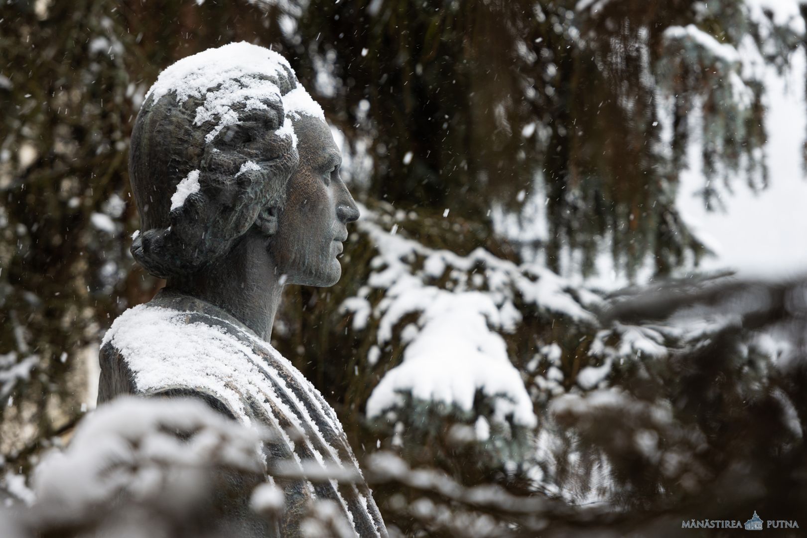 Poetul Mihai Eminescu a fost comemorat la Mănăstirea Putna