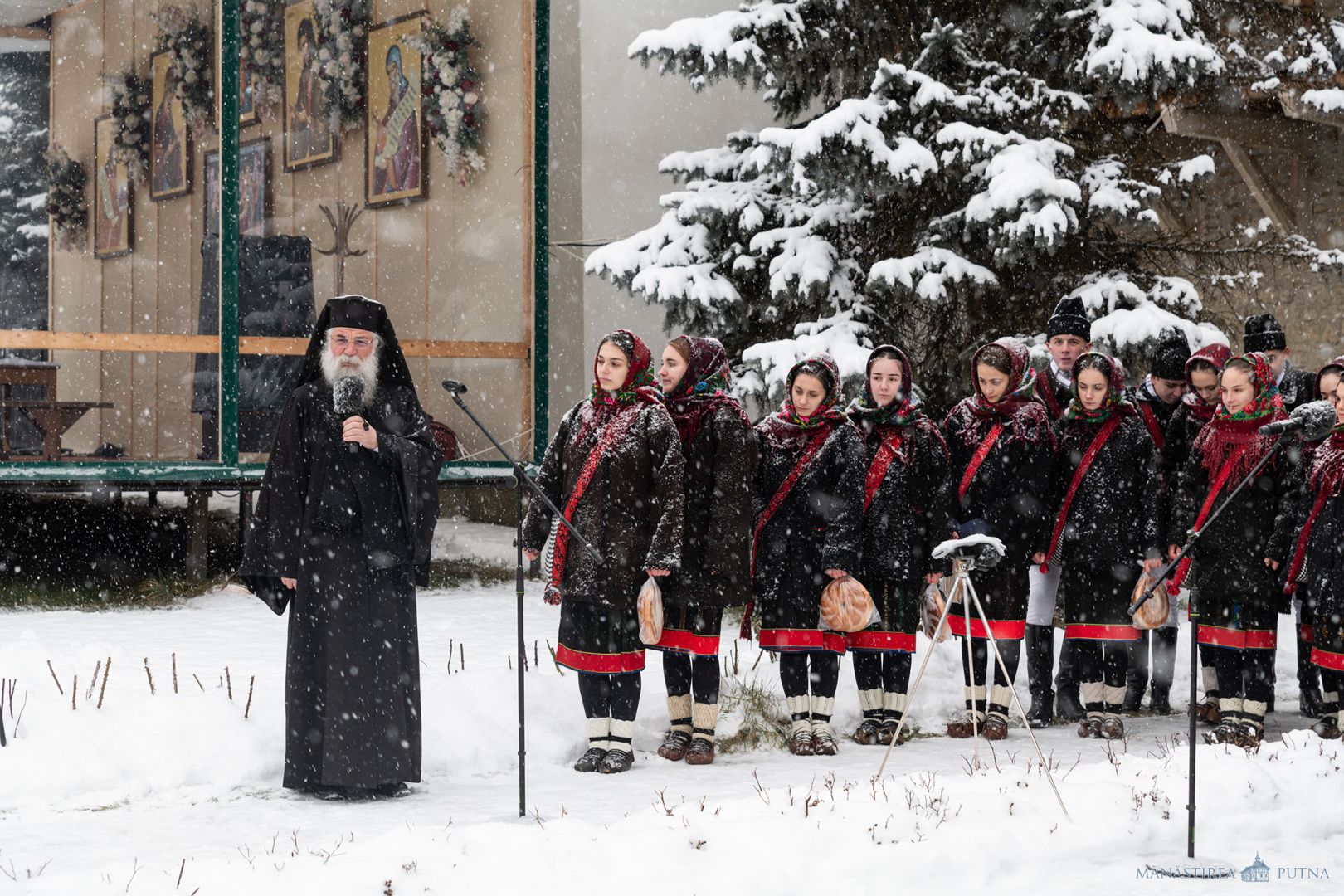 Poetul Mihai Eminescu a fost comemorat la Mănăstirea Putna