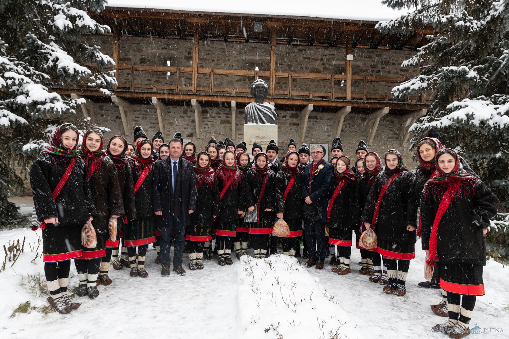 Poetul Mihai Eminescu a fost comemorat la Mănăstirea Putna