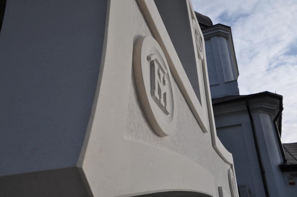 Slujire arhierească la Parohia Roșca din Iași. IPS Teofan a binecuvântat „Crucea Bucuriei” și casa parohială