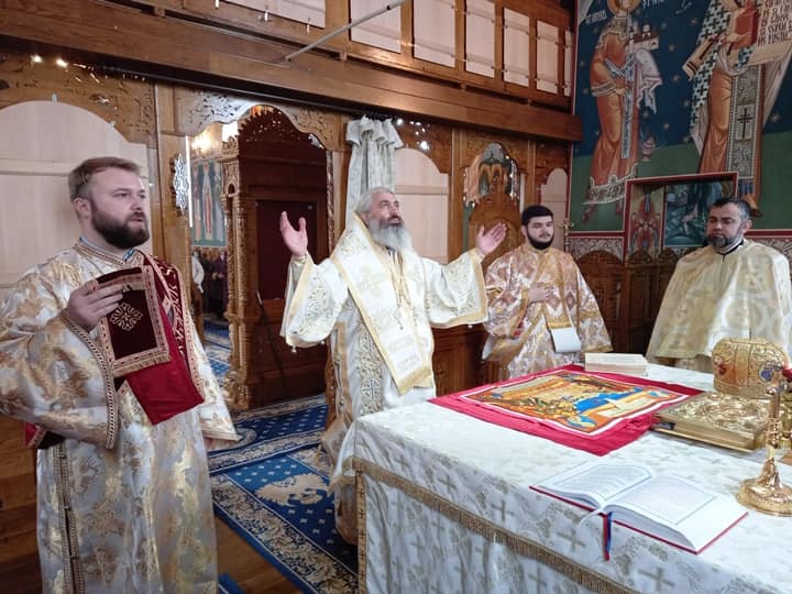Liturghie arhierească în Biserica „Acoperământul Maicii Domnului” - Donduşeni Liturghie arhierească în Biserica „Acoperământul Maicii Domnului” - Donduşeni