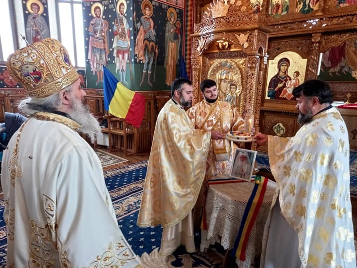 Liturghie arhierească în Biserica „Acoperământul Maicii Domnului” - Donduşeni Liturghie arhierească în Biserica „Acoperământul Maicii Domnului” - Donduşeni