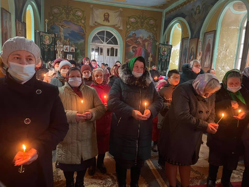 Liturghie arhierească în Biserica „Acoperământul Maicii Domnului” - Donduşeni Liturghie arhierească în Biserica „Acoperământul Maicii Domnului” - Donduşeni