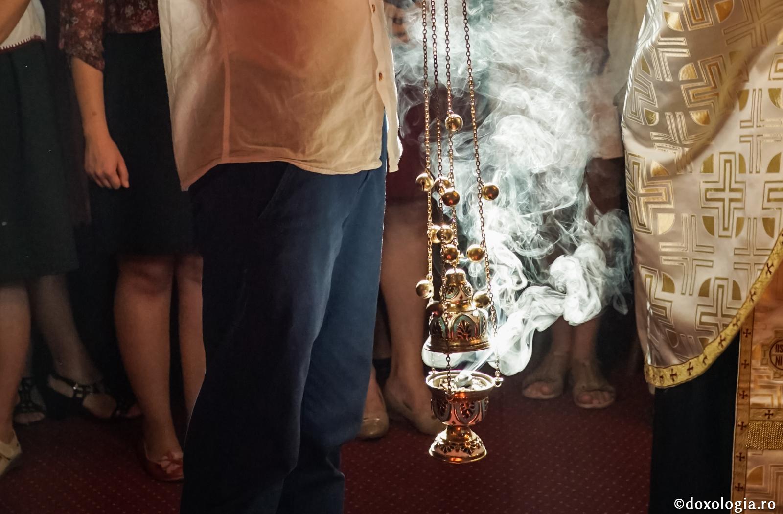 (Audio) „Îl mărturisim pe Dumnezeu ori de câte ori ajutăm un om” - Arhim. Nichifor Horia