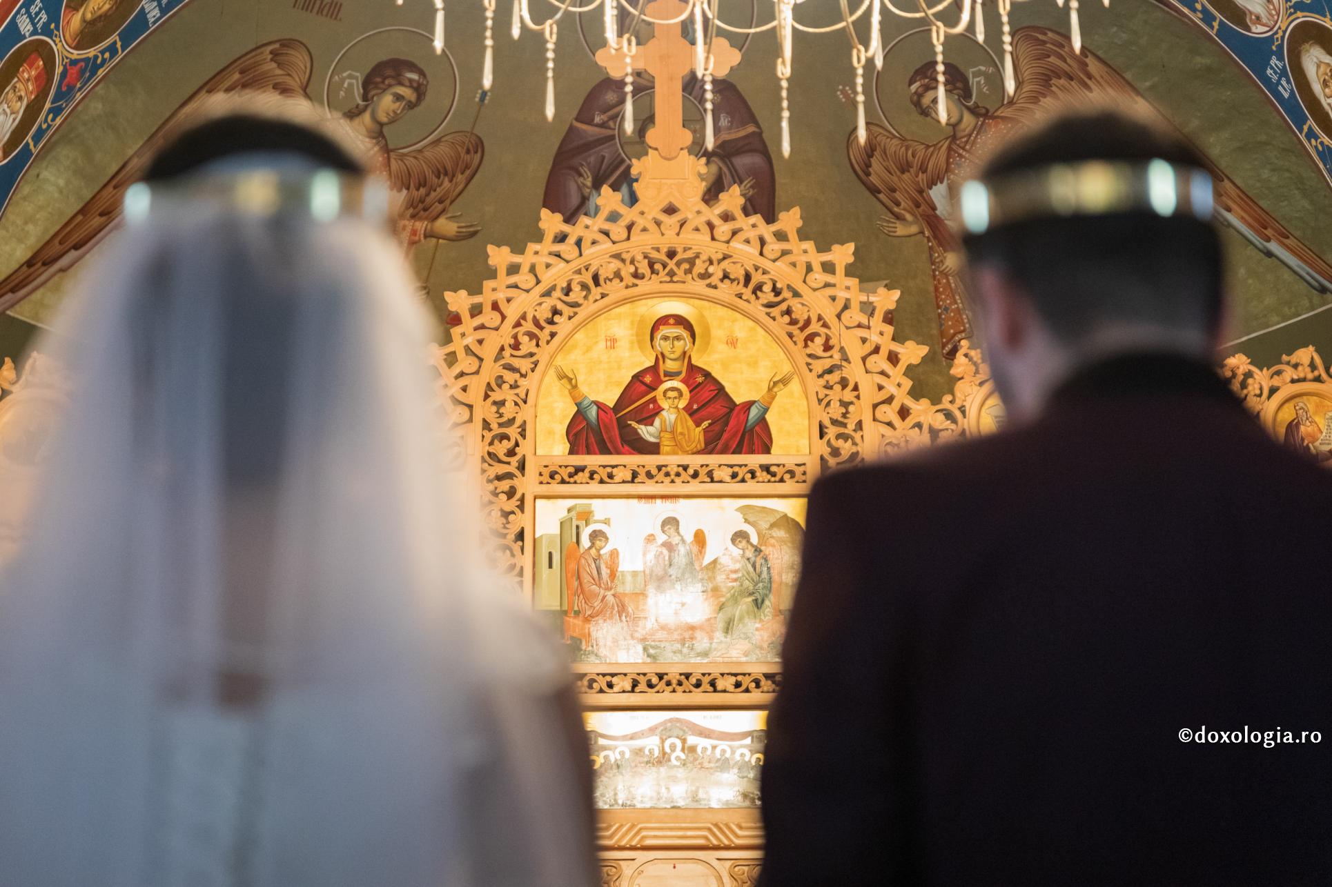 Cum se păstrează comuniunea duhovnicească dintre soți? / Foto: Oana Nechifor miri la cununia religioasă