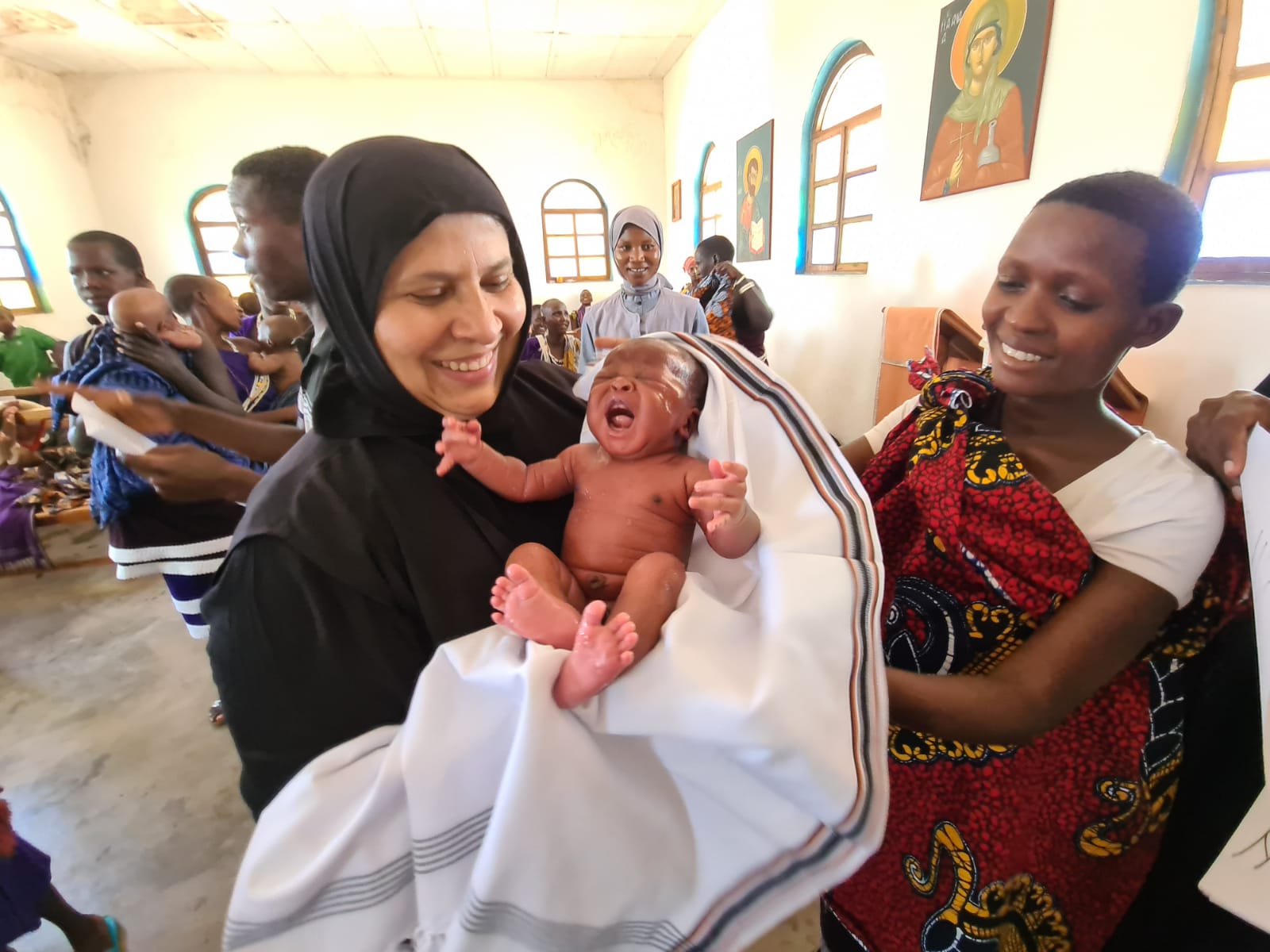 Din apă și din Duh - botez pentru 12 copii de massai