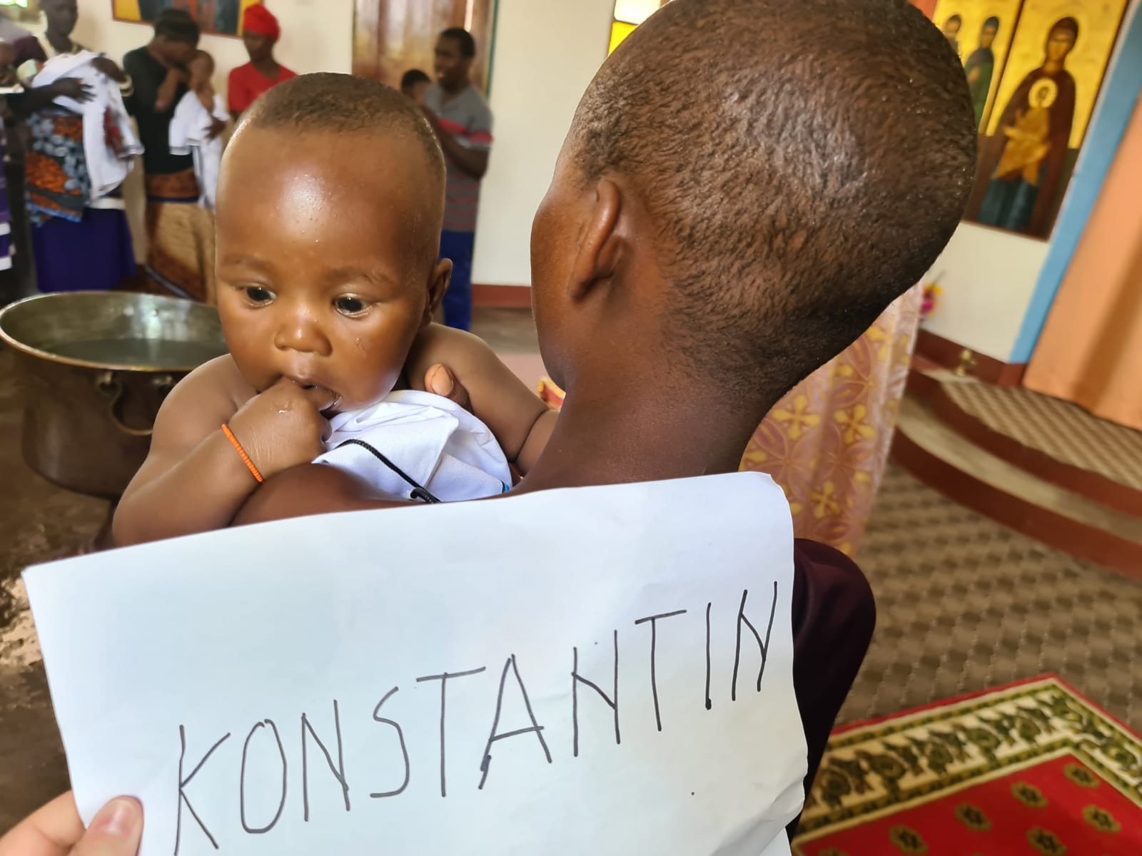 Din apă și din Duh - botez pentru 12 copii de massai