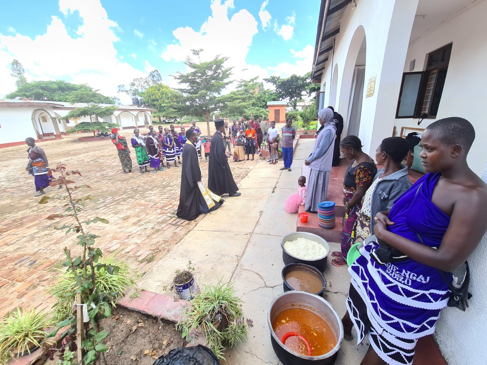 Din apă și din Duh - botez pentru 12 copii de massai