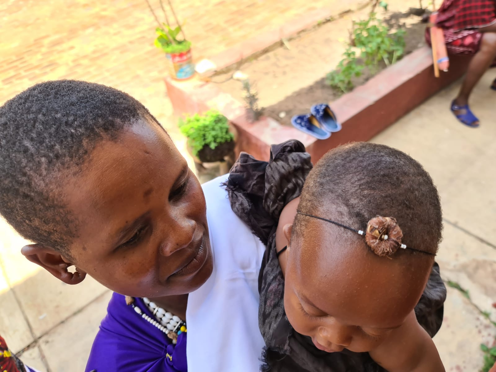 Din apă și din Duh - botez pentru 12 copii de massai