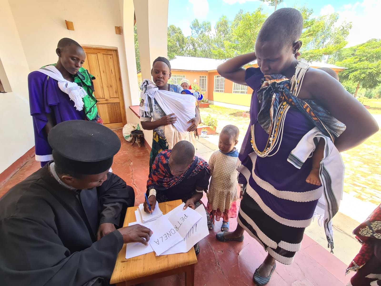 Din apă și din Duh - botez pentru 12 copii de massai