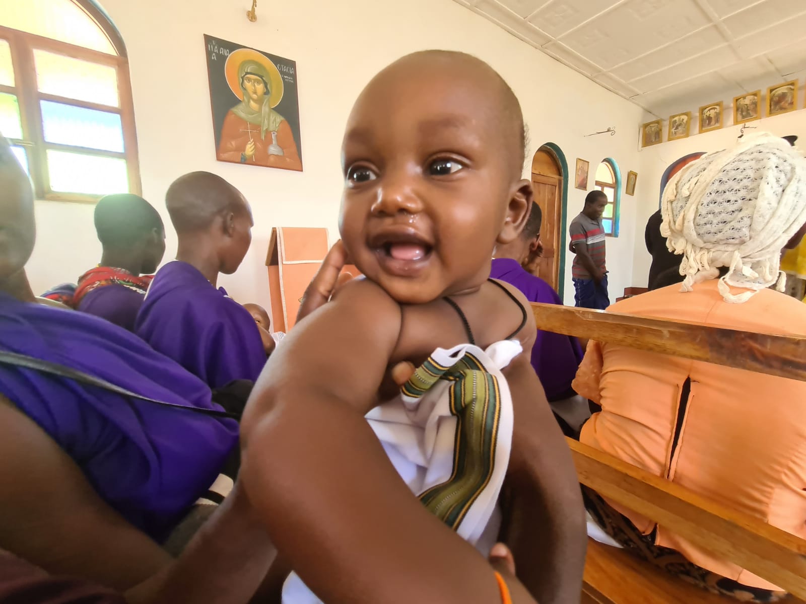 Din apă și din Duh - botez pentru 12 copii de massai