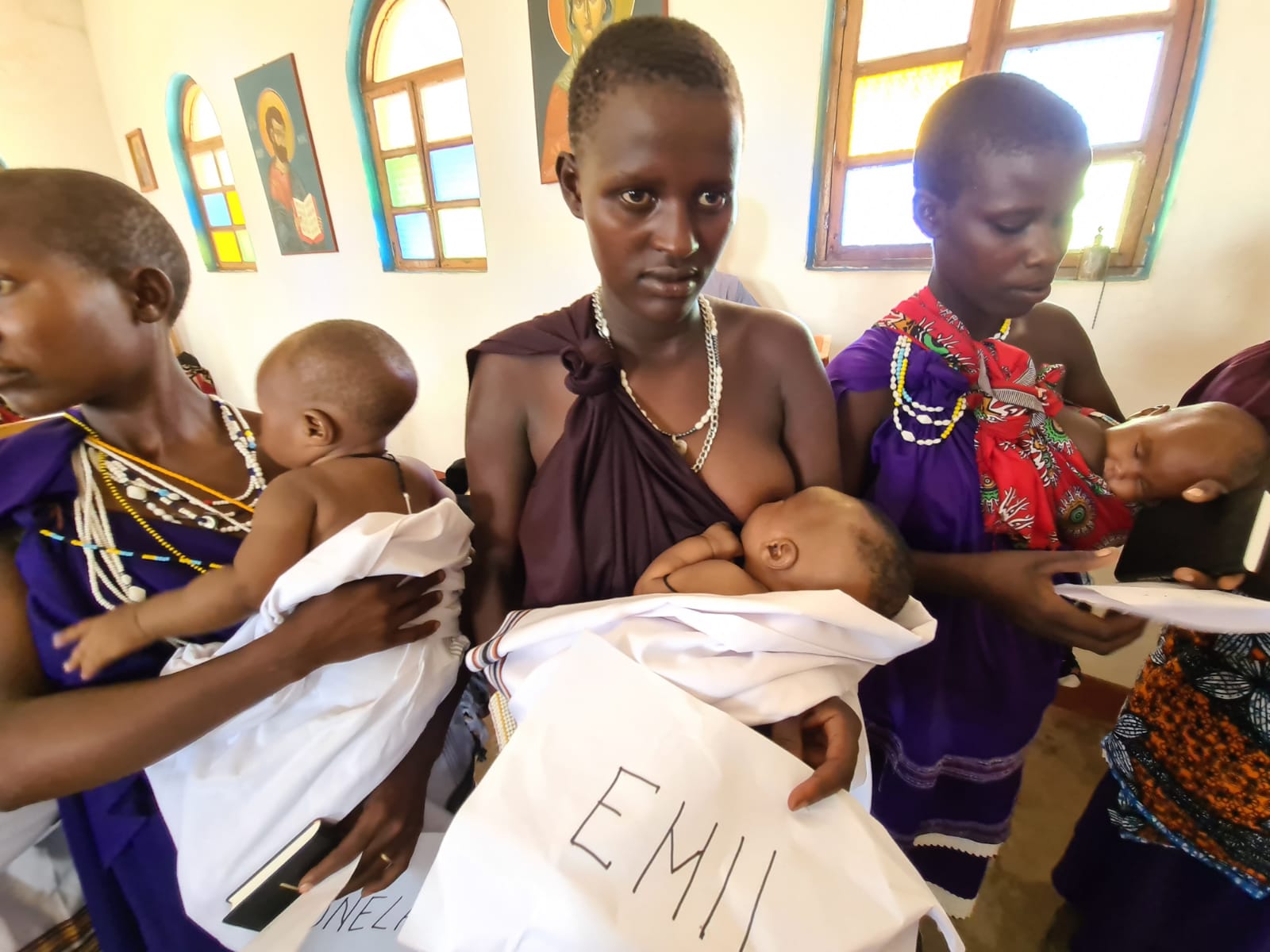 Din apă și din Duh - botez pentru 12 copii de massai