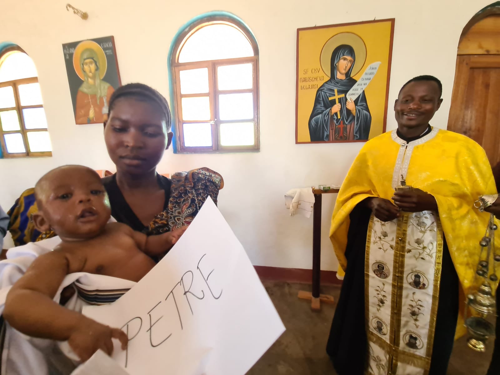 Din apă și din Duh - botez pentru 12 copii de massai