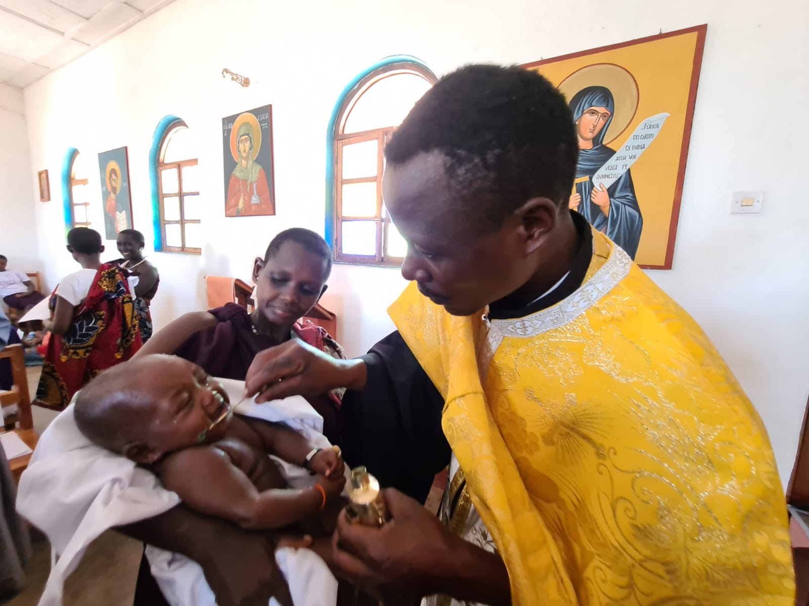 Din apă și din Duh - botez pentru 12 copii de massai