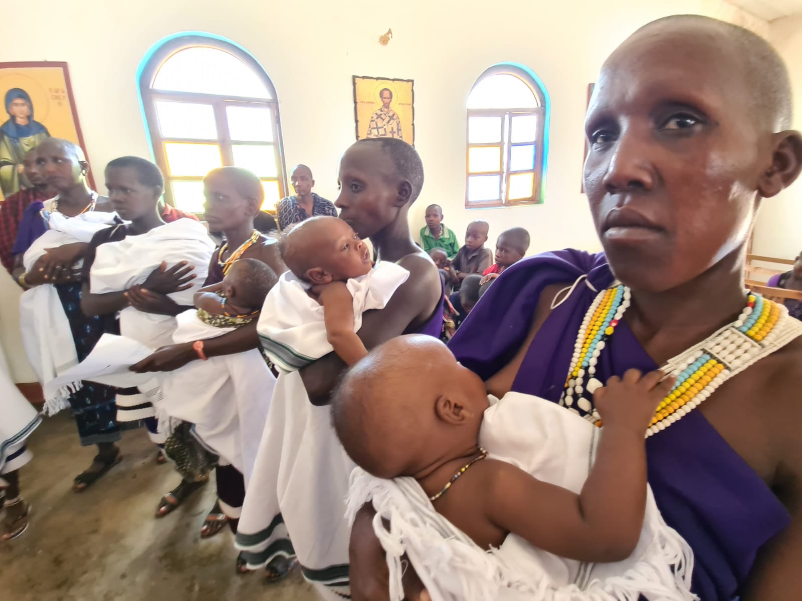 Din apă și din Duh - botez pentru 12 copii de massai