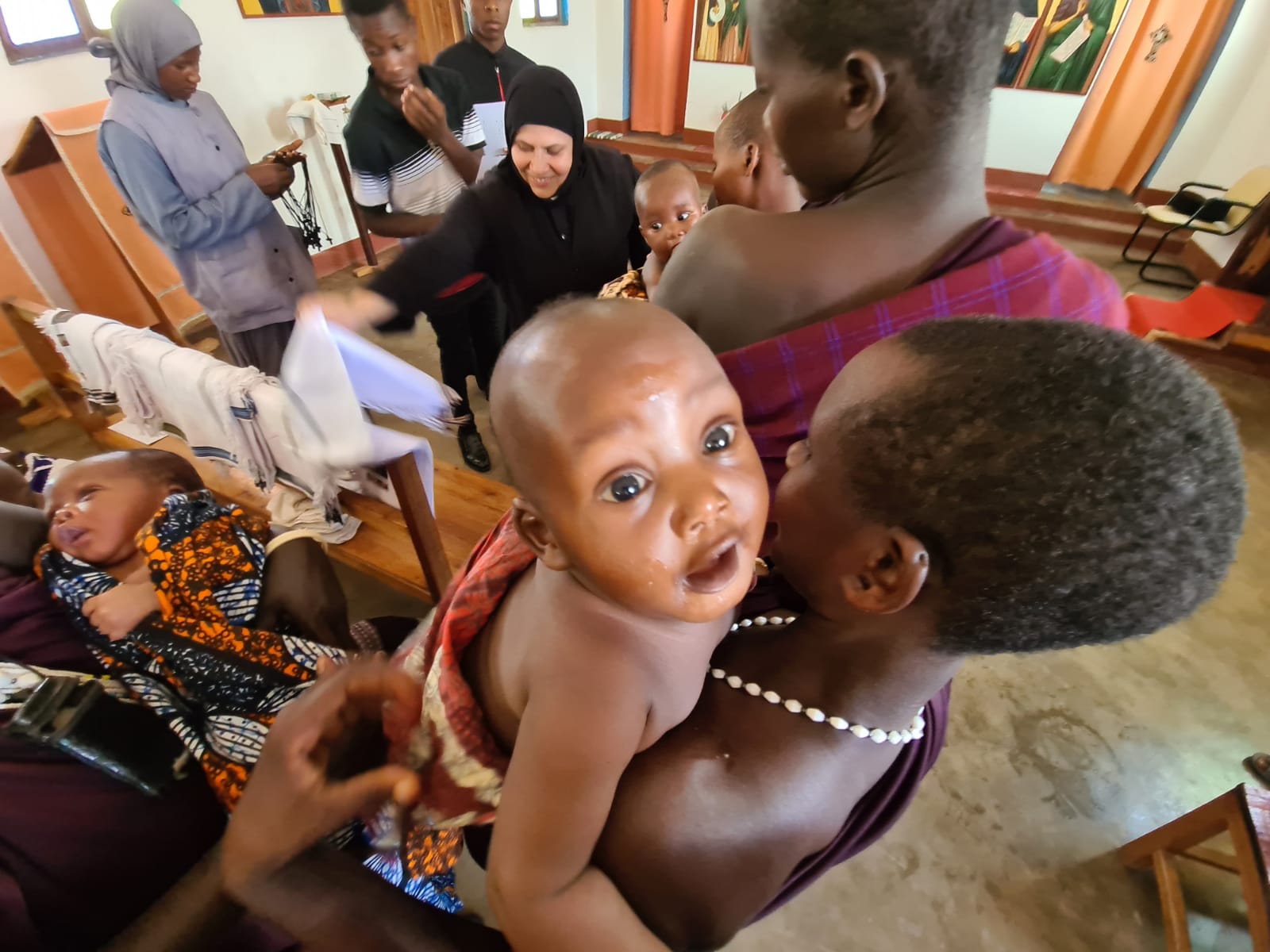 Din apă și din Duh - botez pentru 12 copii de massai