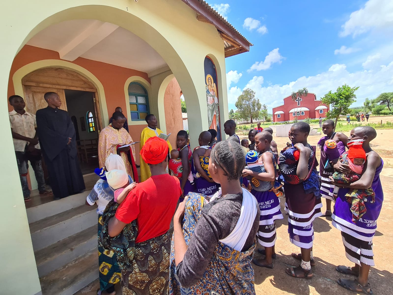 Din apă și din Duh - botez pentru 12 copii de massai