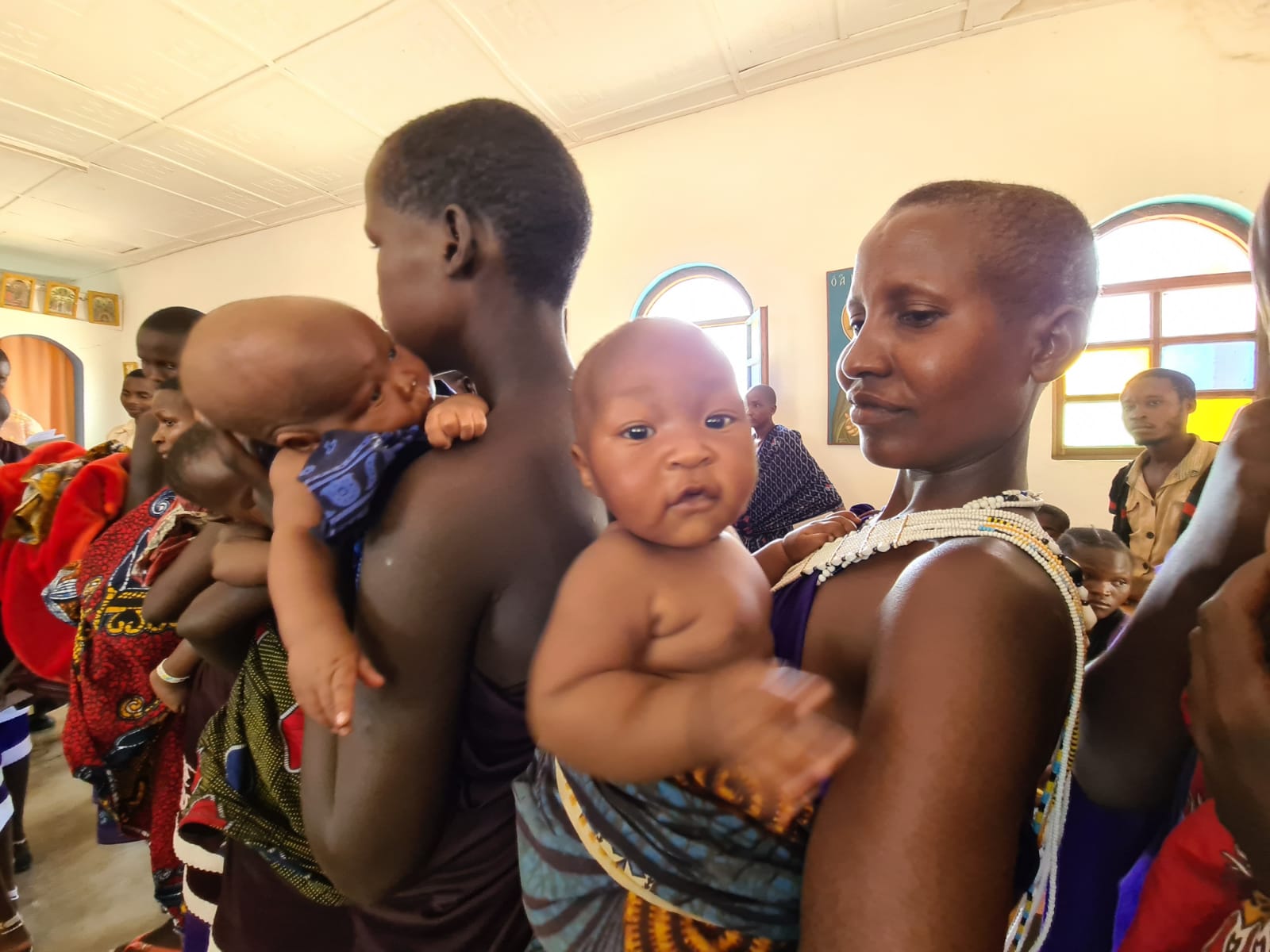 Din apă și din Duh - botez pentru 12 copii de massai