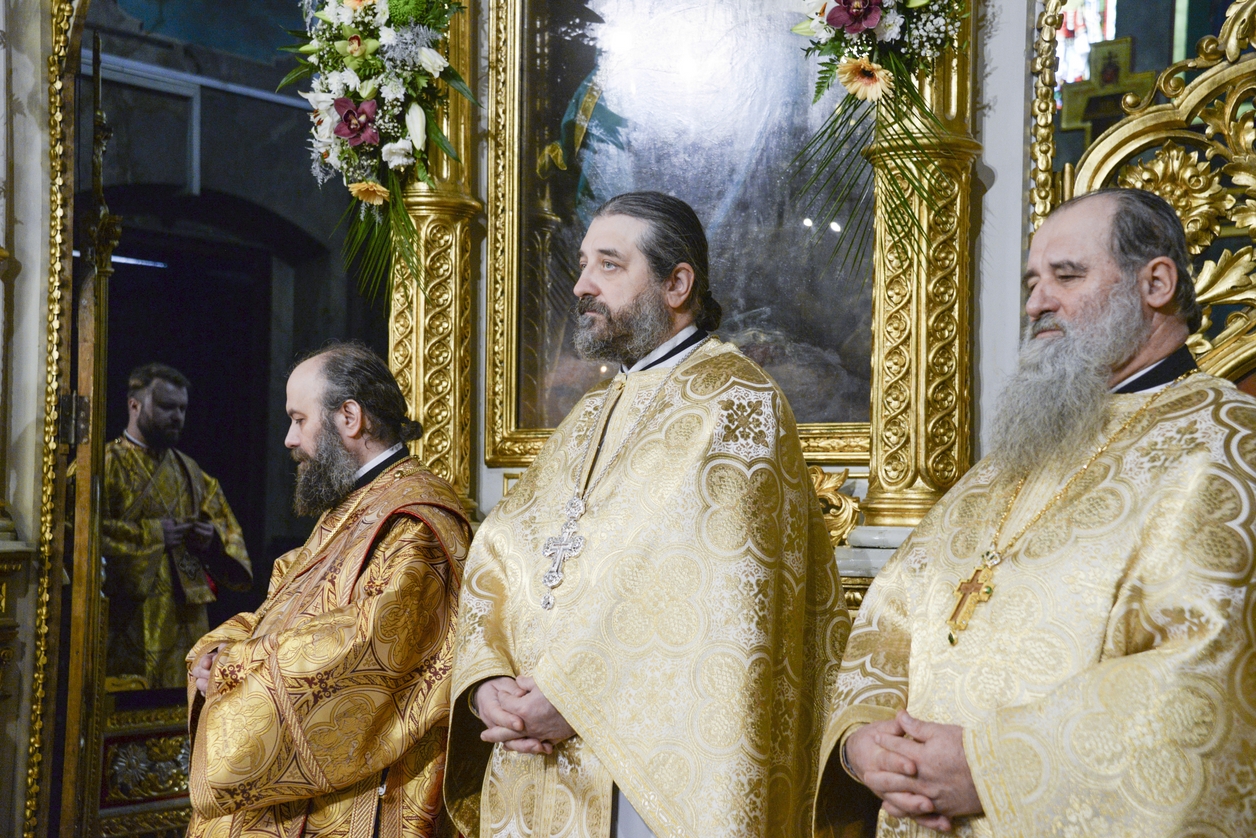 Hramul istoric al Catedralei mitropolitane din Iași, sărbătorit în prezența a șapte arhierei