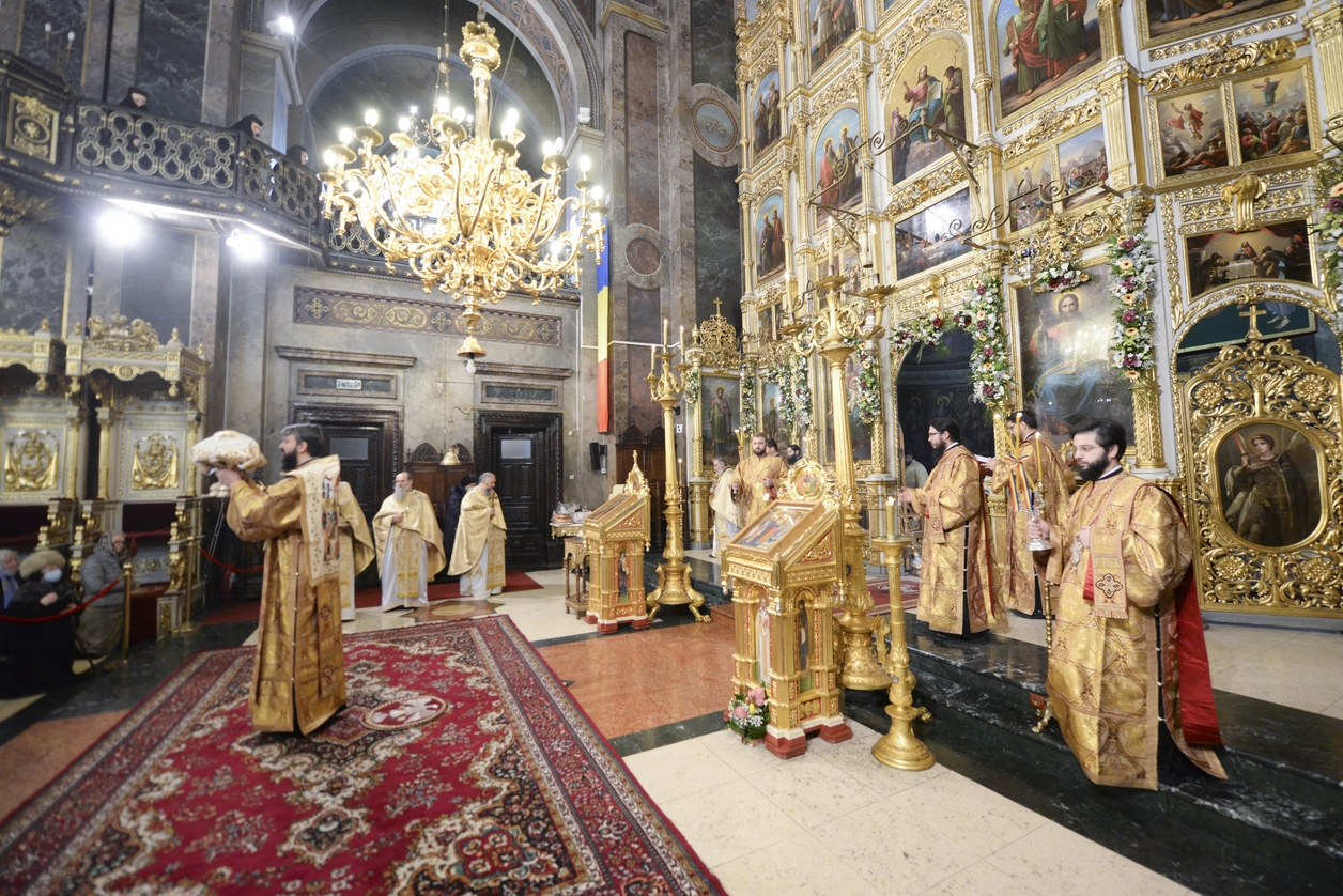 Hramul istoric al Catedralei mitropolitane din Iași, sărbătorit în prezența a șapte arhierei