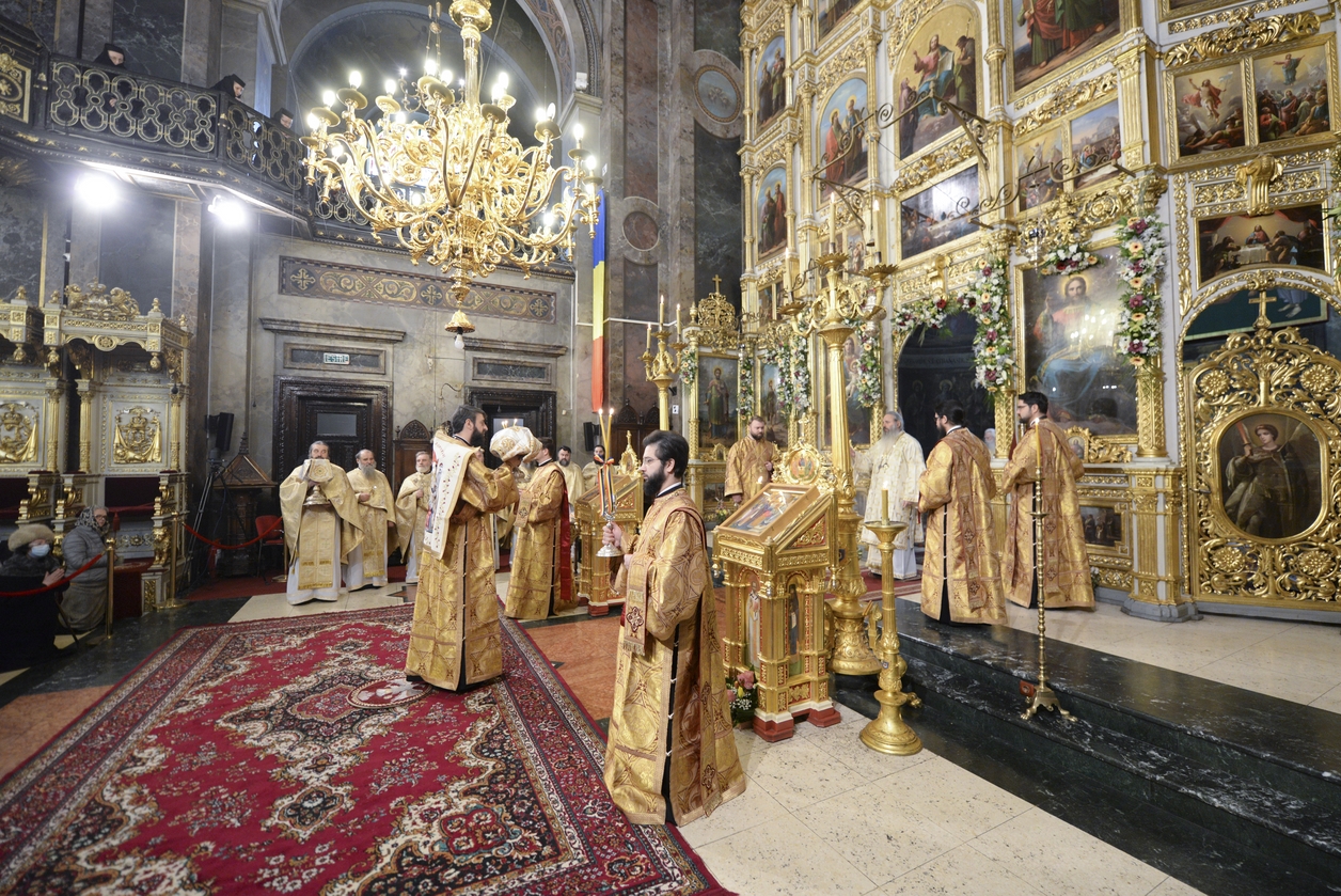 Hramul istoric al Catedralei mitropolitane din Iași, sărbătorit în prezența a șapte arhierei