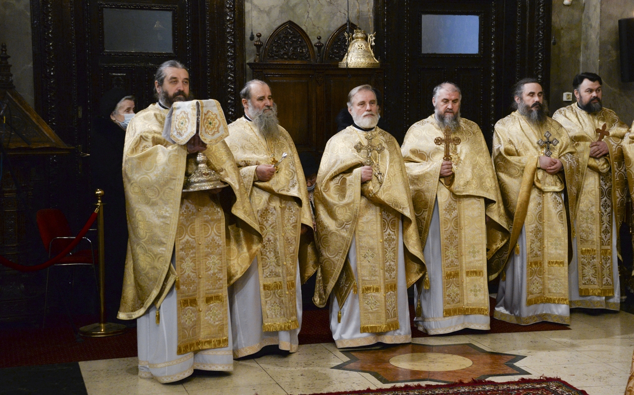 Hramul istoric al Catedralei mitropolitane din Iași, sărbătorit în prezența a șapte arhierei
