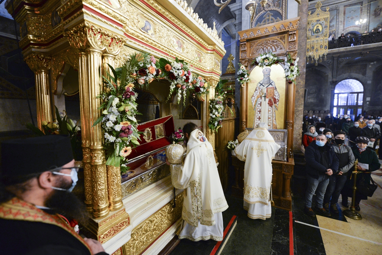 Hramul istoric al Catedralei mitropolitane din Iași, sărbătorit în prezența a șapte arhierei