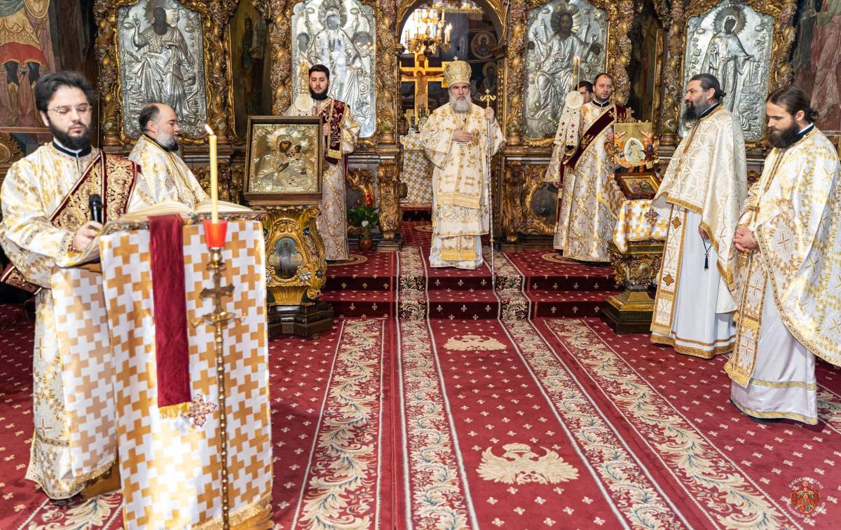 Liturghie arhierească la Catedrala Arhiepiscopală din Roman