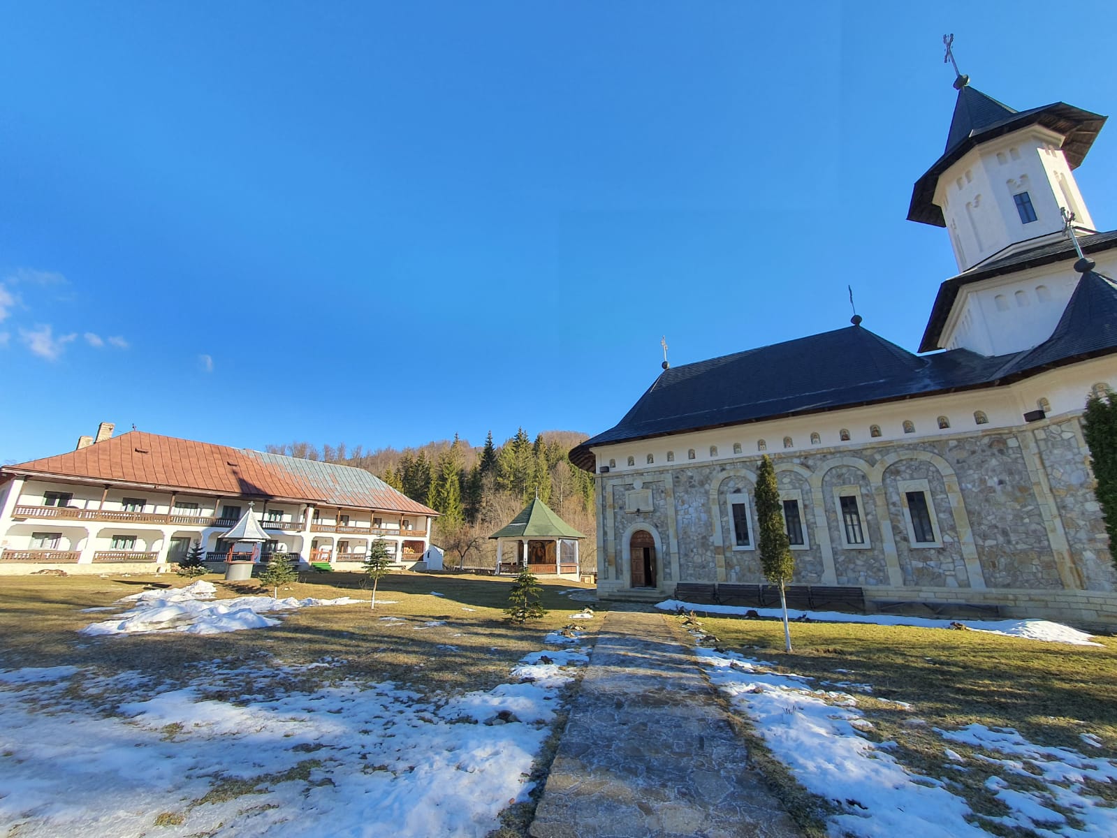 Mitropolitul Teofan al Moldovei și Bucovinei, la Schitul Icoana Nouă: „Orice păcat este o plecare de «acasă»”