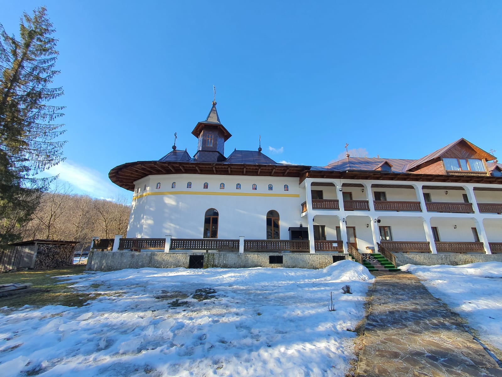 Mitropolitul Teofan al Moldovei și Bucovinei, la Schitul Icoana Nouă: „Orice păcat este o plecare de «acasă»”