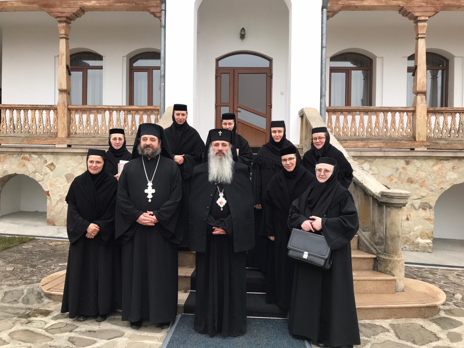 IPS Mitropolit Teofan, alături de părintele exharh și de starețele din județul Neamț Sinaxe cu stareții și starețele din Botoșani și Neamț