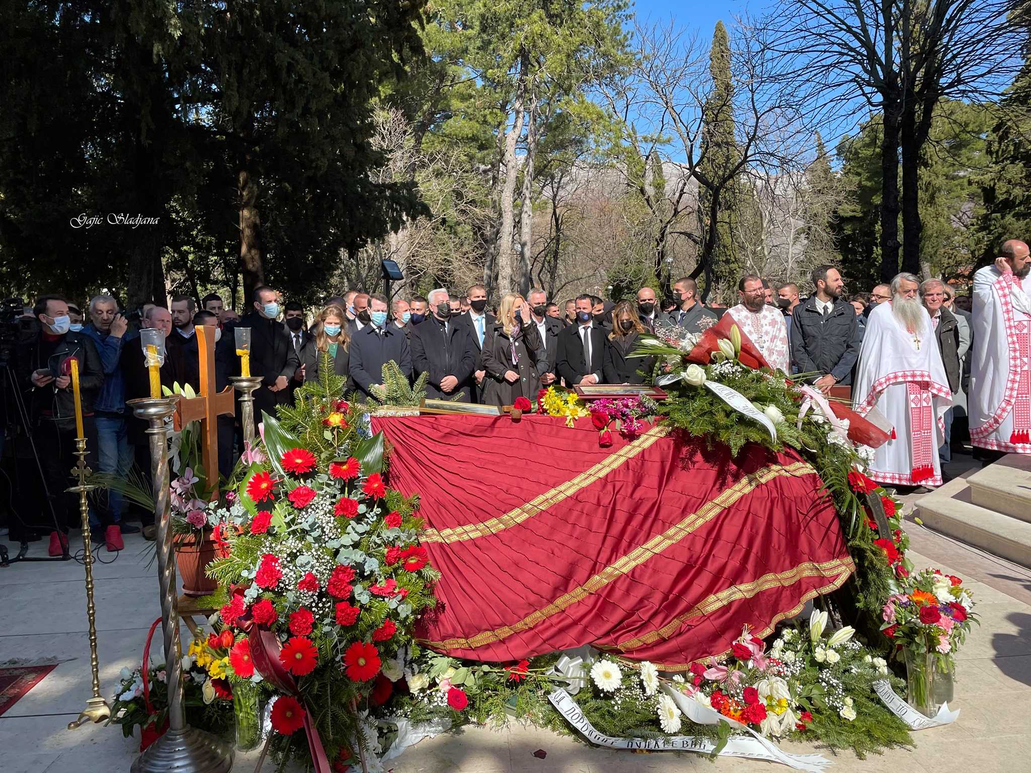 Episcopul Atanasie Jeftici a fost condus pe ultimul drum