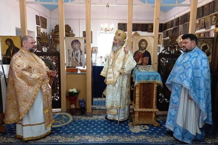 PS Antonie a slujit în paraclisul Spitalului Clinic de Pneumoftiziologie din Iaşi