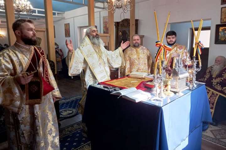 PS Antonie a slujit în paraclisul Spitalului Clinic de Pneumoftiziologie din Iaşi